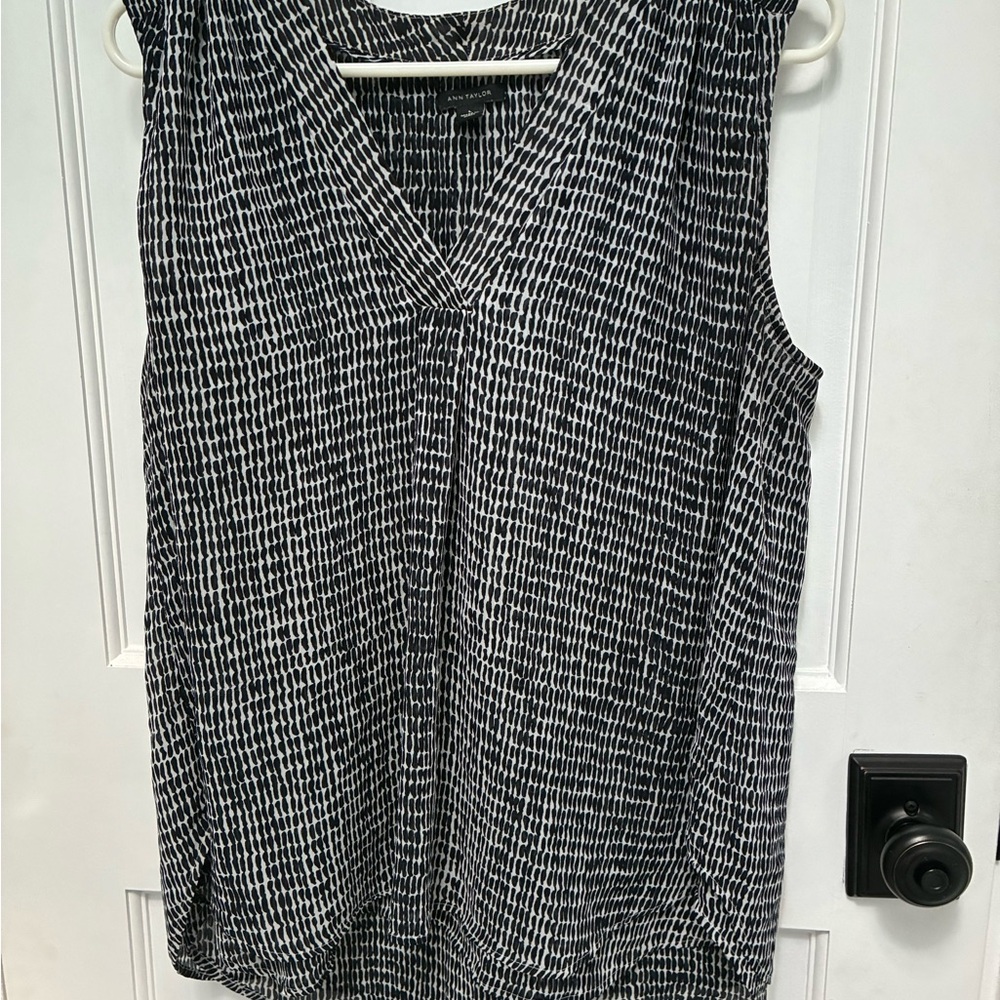 Ann Taylor Monochrome V-Neck Tank Top
